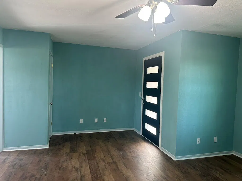 2 bed, 900 sqft, $1,350 — Photo 2