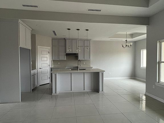 5th image of 4901 Westgate Cir S