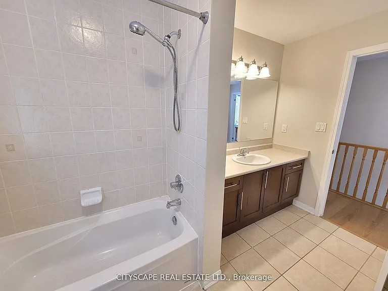 219 McGinnis Cres — Photo 22