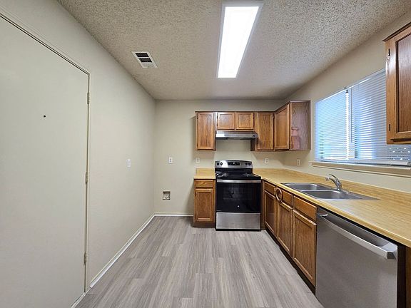 3rd image of 3809 London Ln