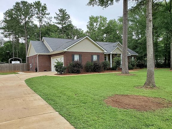 3rd image of 141 Deer Trace Dr