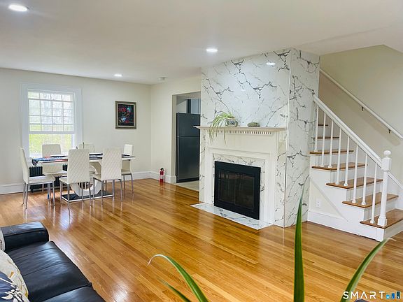 4th image of 985 Storrs Road