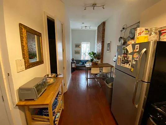 Rented by Premier Metro Realty Corp | media 8