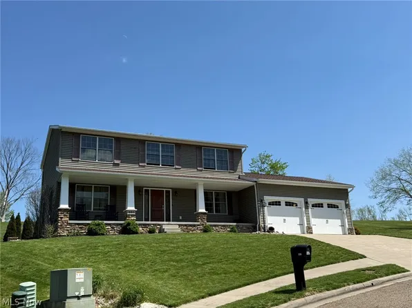 235 Briarwood Dr SE, New Philadelphia, OH 44663