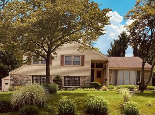 1102 Bergan Rd, Oreland, PA 19075