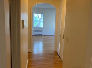 2 Arnold Way, West Hartford, CT 06119