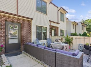 1004 Skyline Dr, Coram, NY 11727