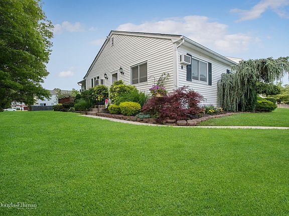 2nd image of 8 Shiloh Ct