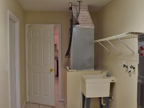5th image of 1581 SW Bellevue Ave