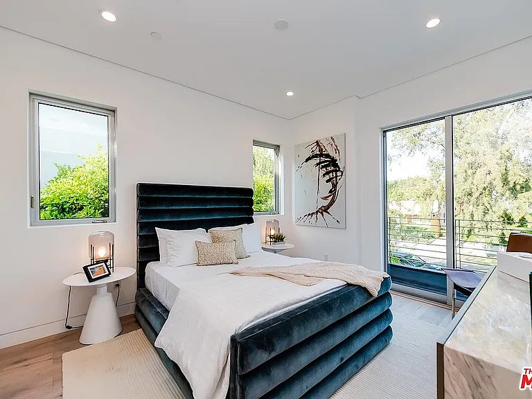 801 N Kilkea Dr — Photo 35