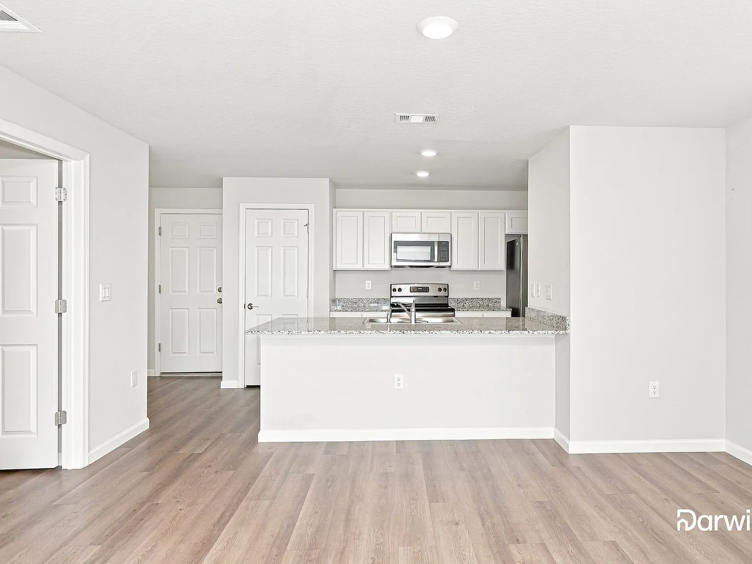 3 bed, 2.0 bath, 1215 sqft, $1,660 — Photo 2