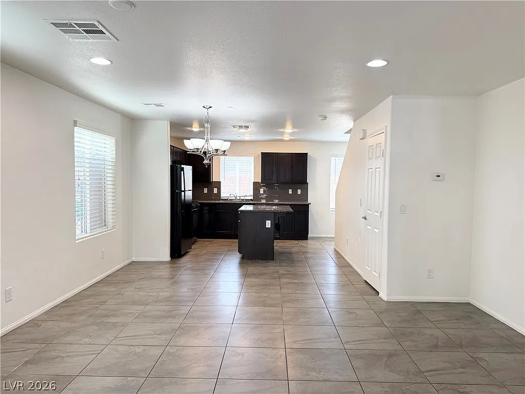 3 bed, 2.5 bath, 1480 sqft, $1,795 — Photo 3