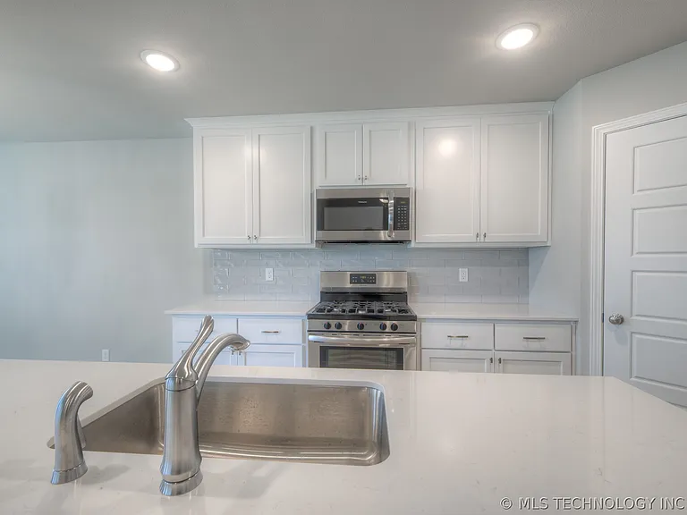 3710 S 13th Pl — Photo 11