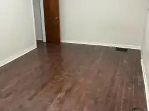 984 Dundas St W #1A, Toronto, ON M6J 1W6