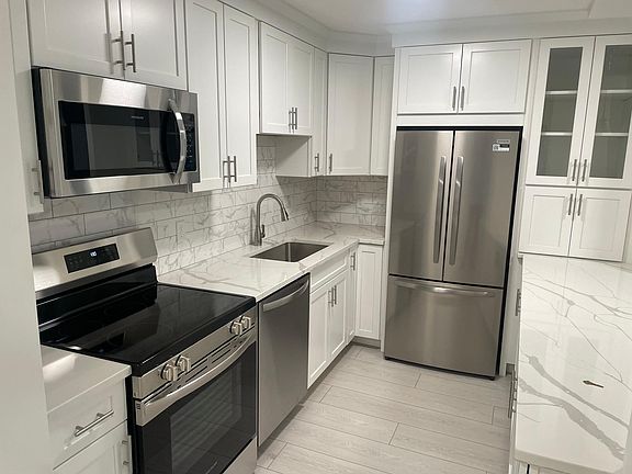 4th image of 52 Longwood Ave #141