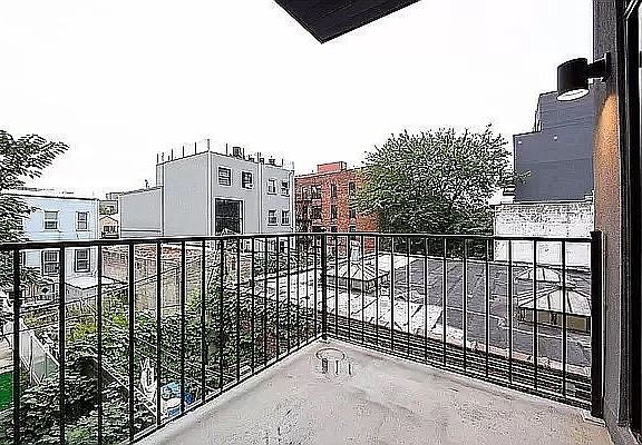 4th image of 820 Dekalb Ave #2R