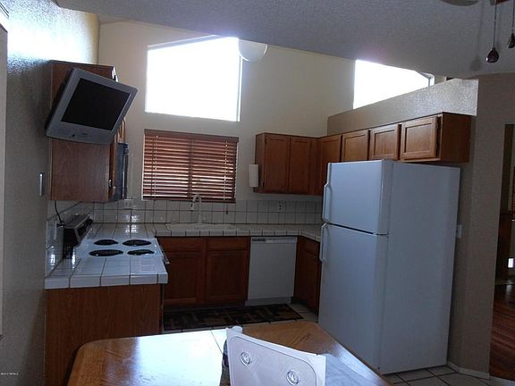 4th image of 9256 N Monmouth Ct