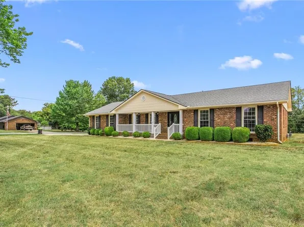 2091 Northcrest Dr, Elon, NC 27244