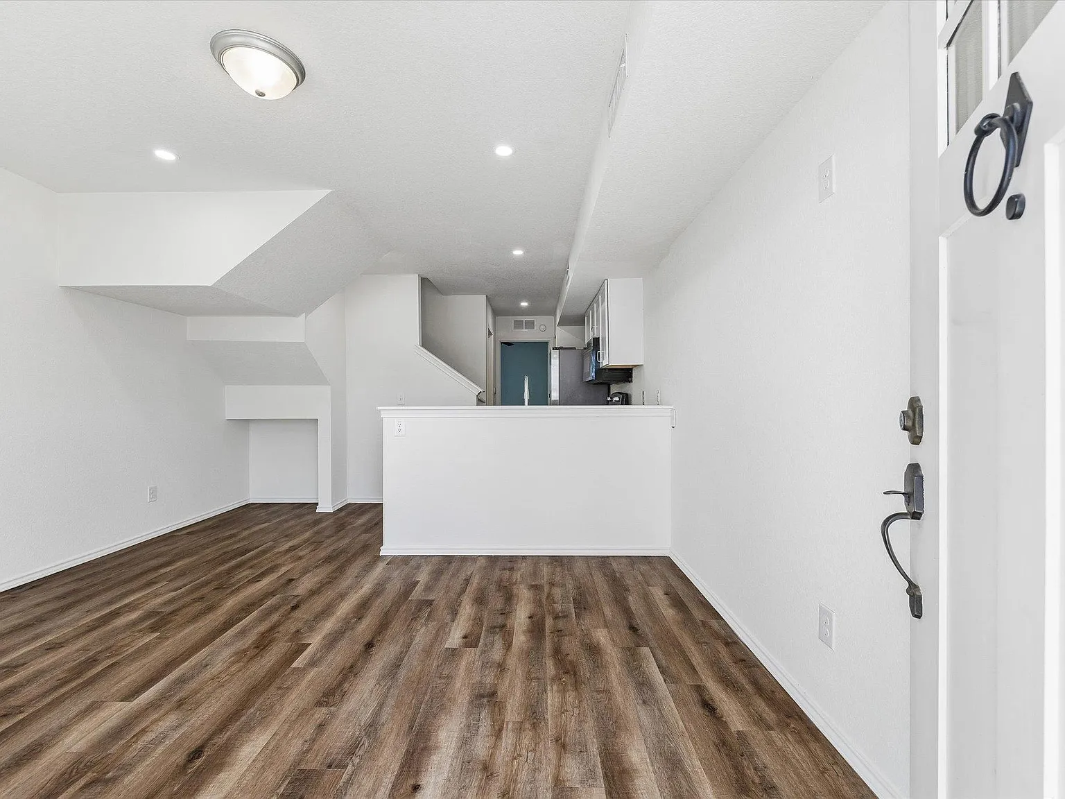 3 bed, 1.5 bath, 1008 sqft, $1,750 — Photo 3
