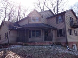 900 Van Cleve Ln, Spring Grove, PA 17362