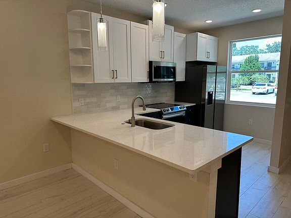 4th image of 3810 34th Ave S #102