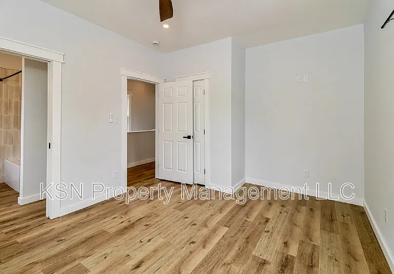 1025 W 38th St — Photo 6