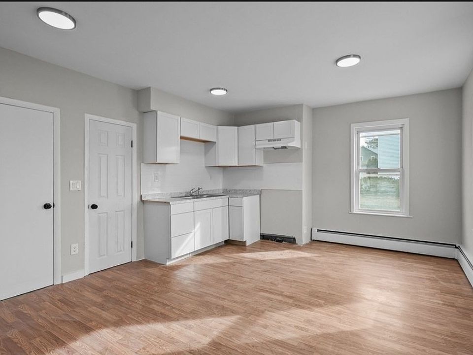 1st image of 22 Richmond St #1