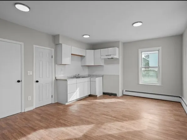 22 Richmond St #1, Blackstone, MA 01504