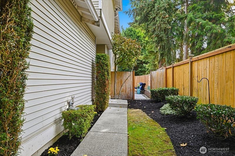5th image of 1526 121st Street SW