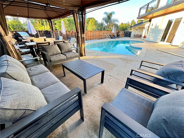 23443 Balmoral Ln — Photo 5