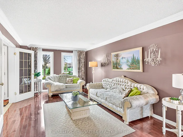566 Huntington Ridge Dr — Photo 4