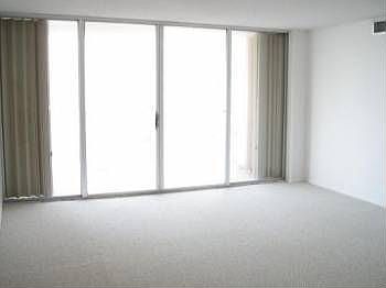 3rd image of 18061 Biscayne Blvd APT 1004