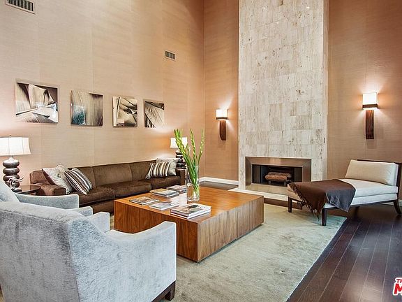 4th image of 327 N Palm Dr APT 301