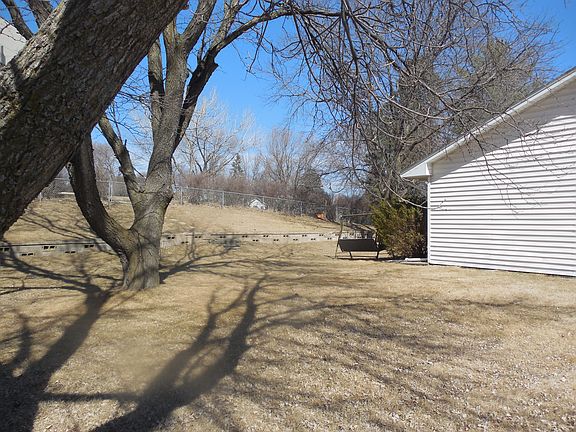 3rd image of 1401 Indian Hills Dr