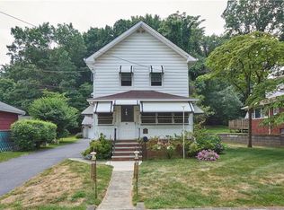 33 Deerfield Rd, Parlin, NJ 08859