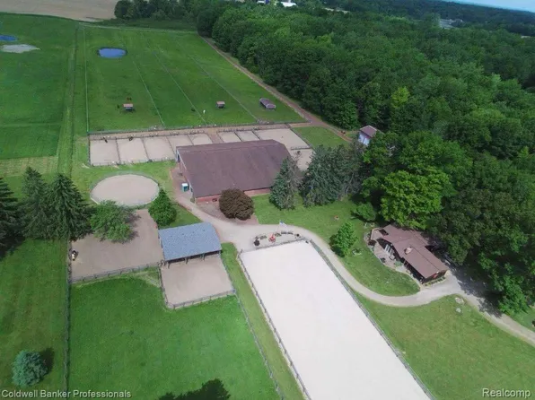 5240 Thomas Rd, Metamora, MI 48455