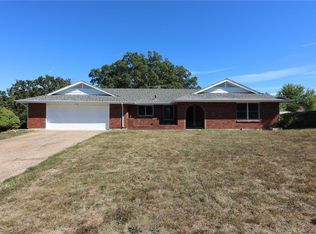 1300 Highacres Dr, Saint Clair, MO 63077