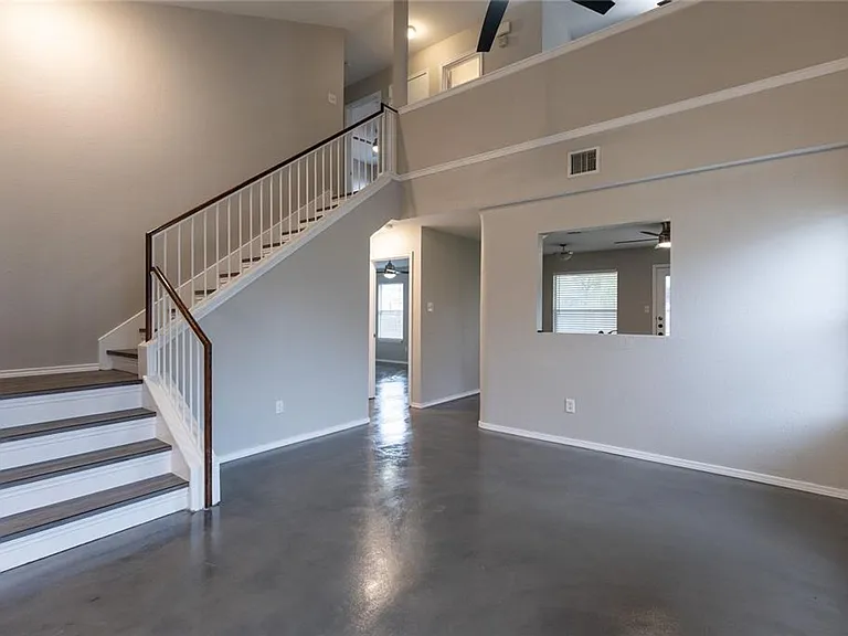 1701 Golden Sunrise Ln — Photo 4