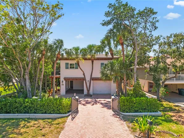 4002 6th Ave, Holmes Beach, FL 34217
