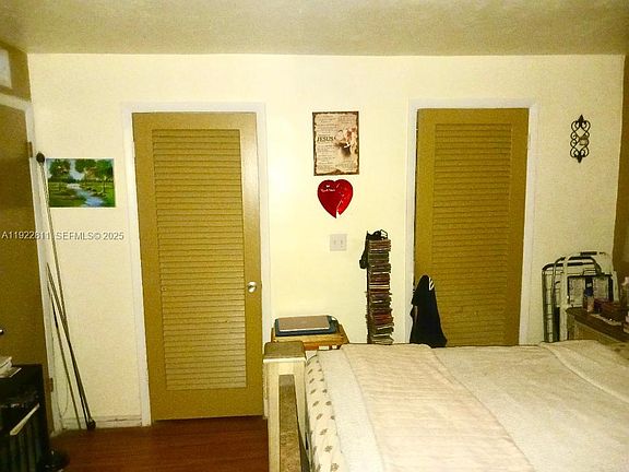 5th image of 1855 NE 121st St APT 31