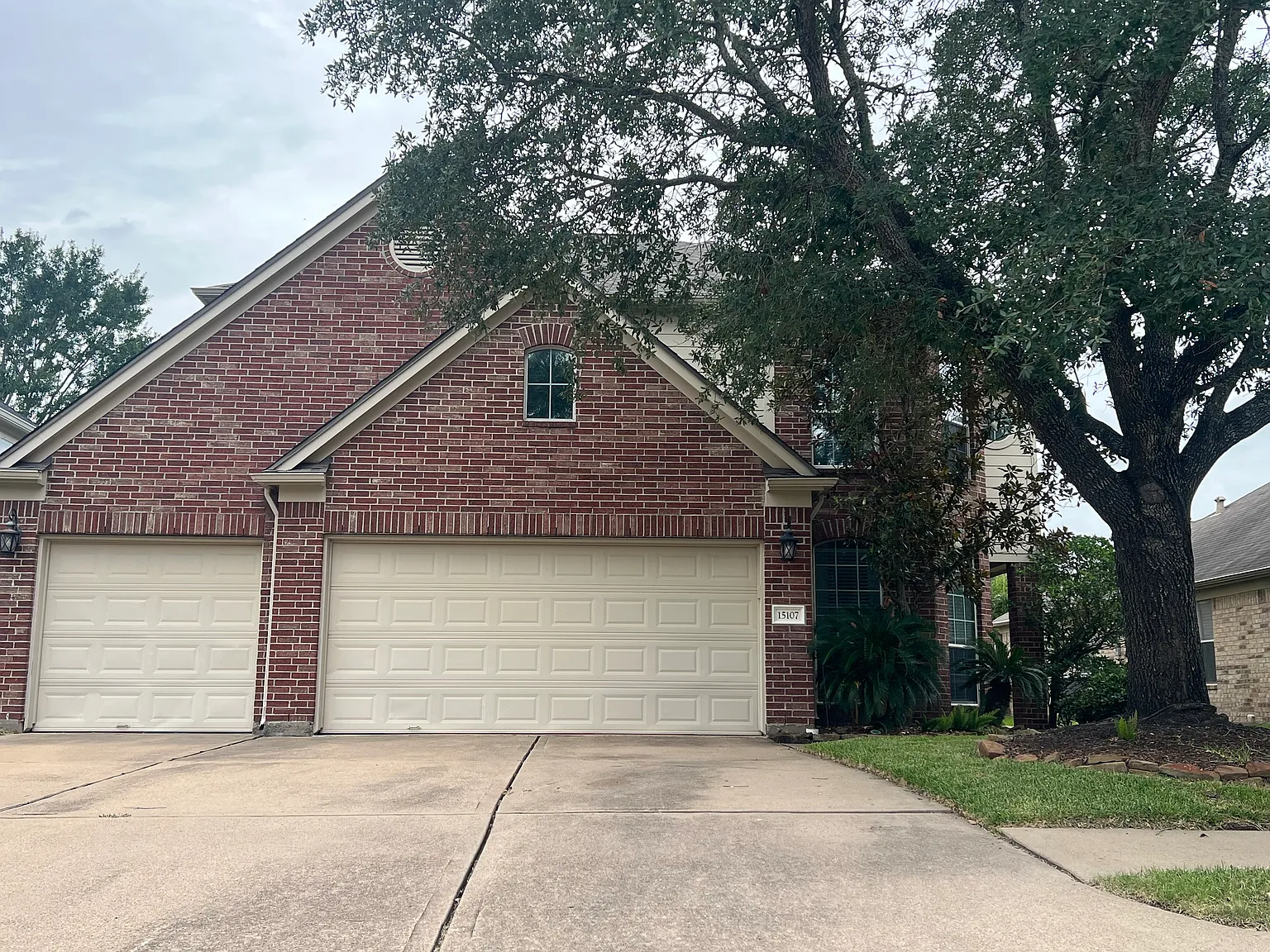 6 bed, 3.5 bath, 3767 sqft, $3,300 — Photo 2