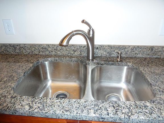 2nd image of 4930 Odell St