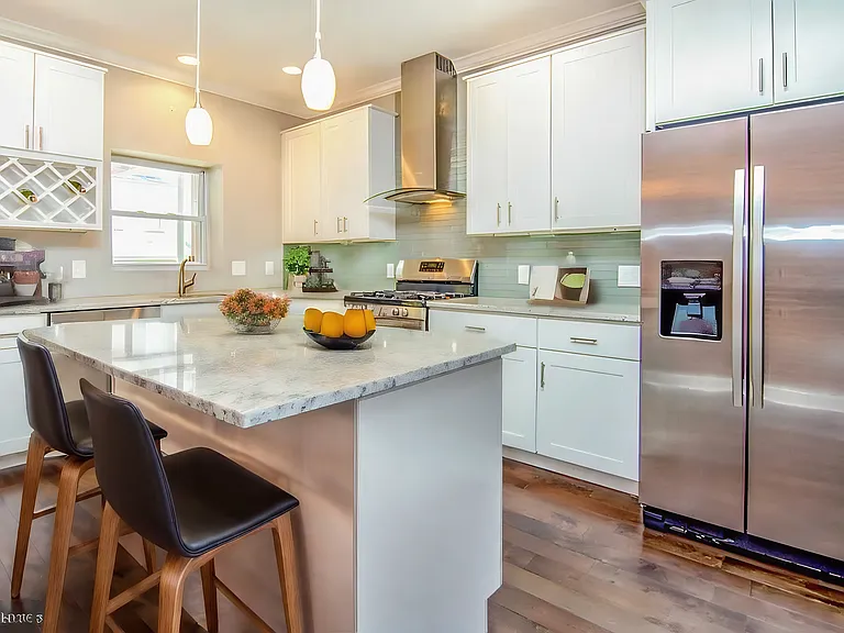 338 S East Ave — Photo 4