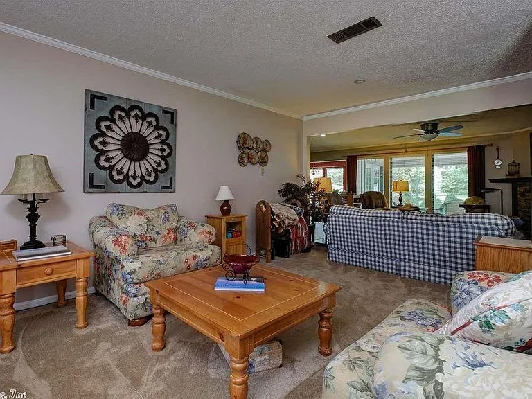 4 Castle Hill Ct — Photo 6