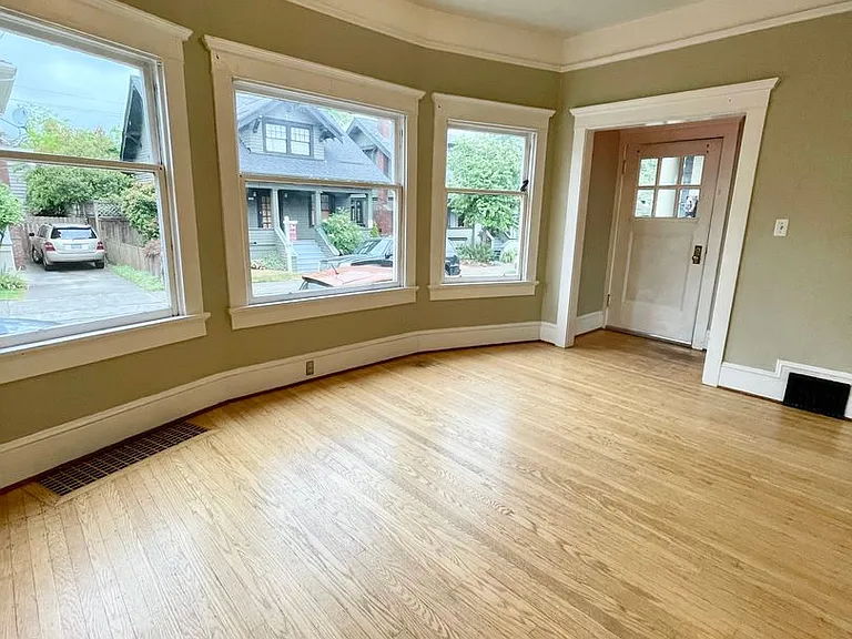 Lovely 1+ Bedroom Apt in Old-Portland Building off of Hawthorne — Photo 5