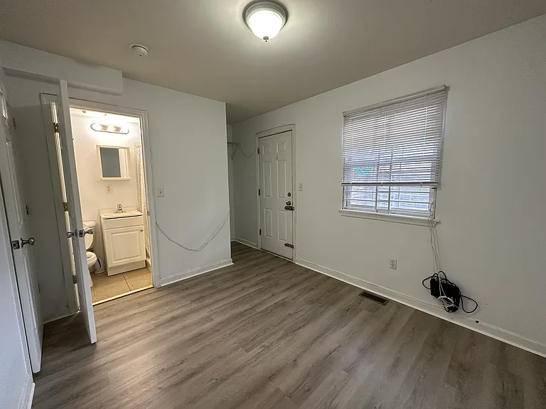 1734 Monument St #B — Photo 8