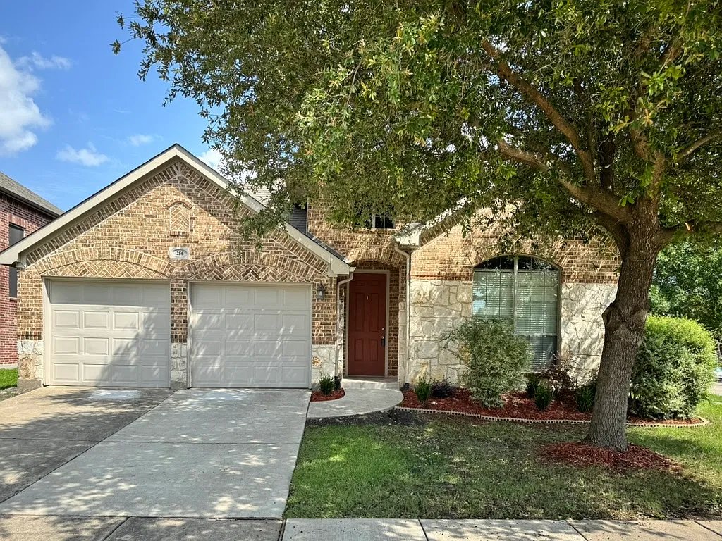 3 bed, 2030 sqft, $2,300 — Photo 2
