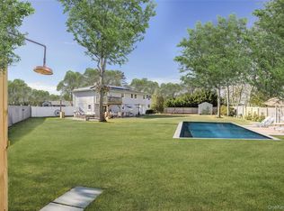 8 Westerly Ct, Hampton Bays, NY 11946
