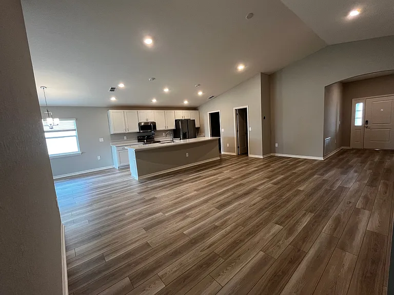1722 Burrows Ave — Photo 8