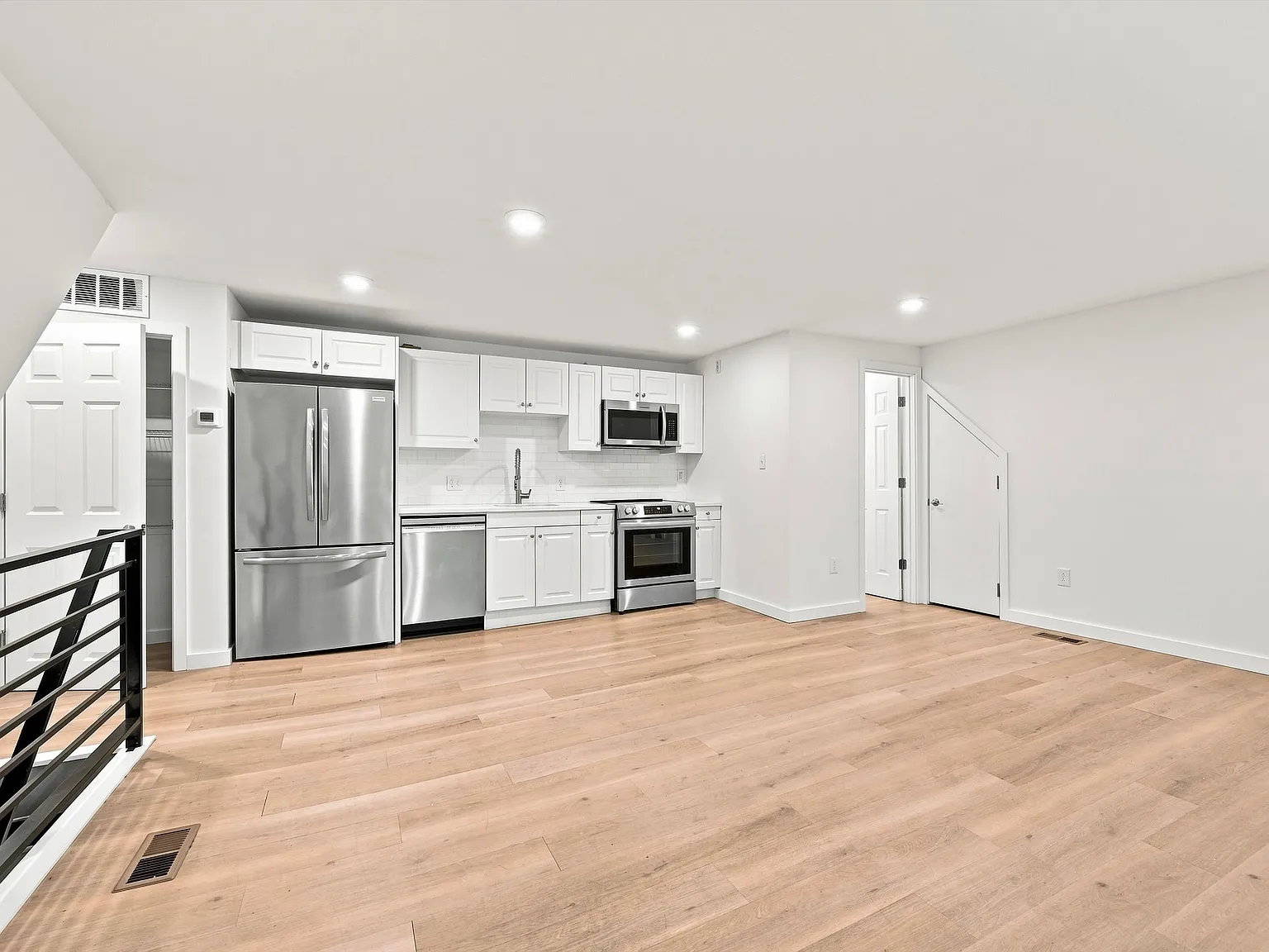400 N Front St Unit E — Photo 2